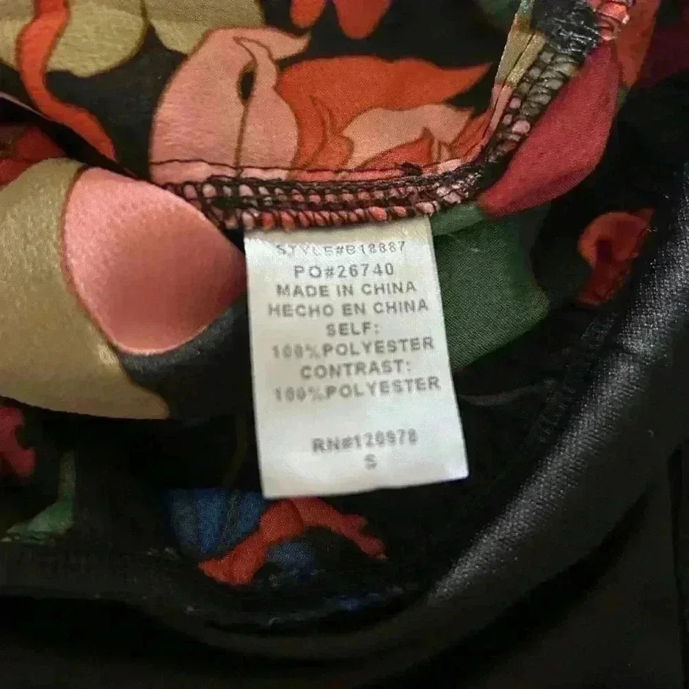 Entro Multi colored Floral Snap Crotch Blouse. Size Small. Gently used. - Picture 4 of 4
